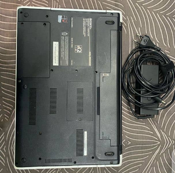 sony vaio i3 2.40GHz ,5.00GB RAM/Storage 465GB 6