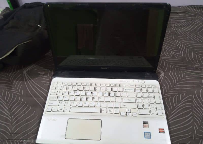 sony vaio i3 2.40GHz ,5.00GB RAM/Storage 465GB 7