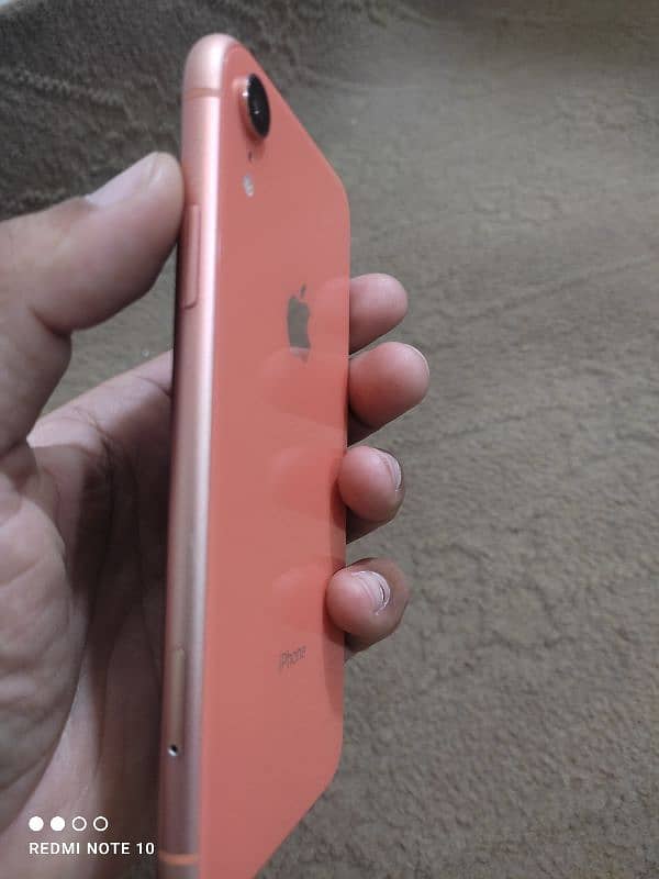 iPhone XR 64Gb 5