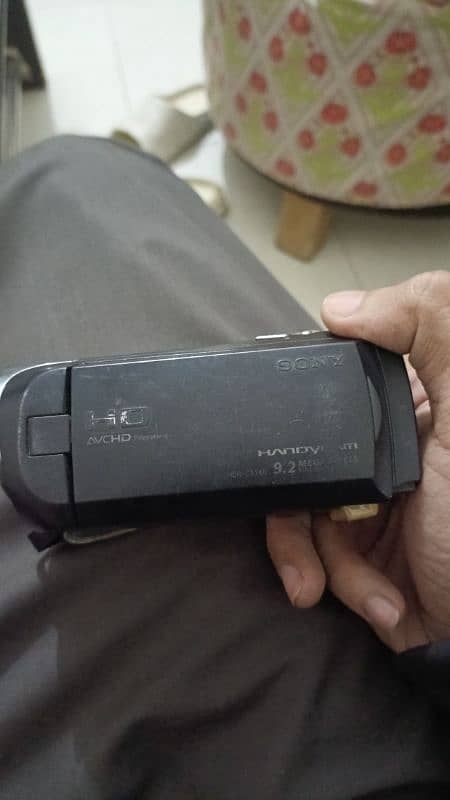 Sony Handy Cam (9.2) MP = H2R-240E 4