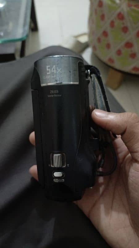 Sony Handy Cam (9.2) MP = H2R-240E 5