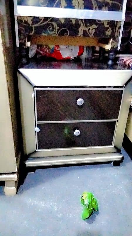 bed 2 side tables dressing stole shocase safe almari dewan 2