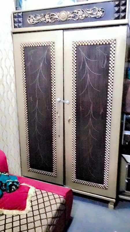 bed 2 side tables dressing stole shocase safe almari dewan 3