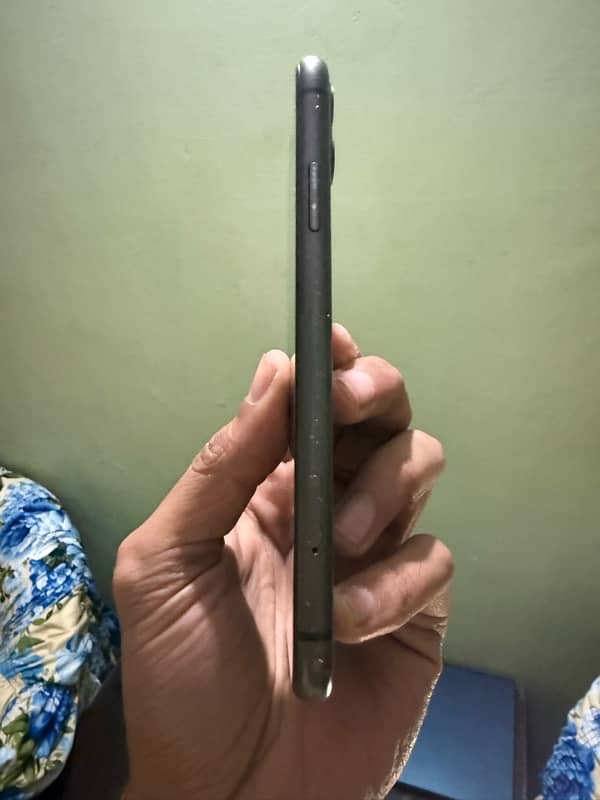 iphone 11 non pta with orignal box 3