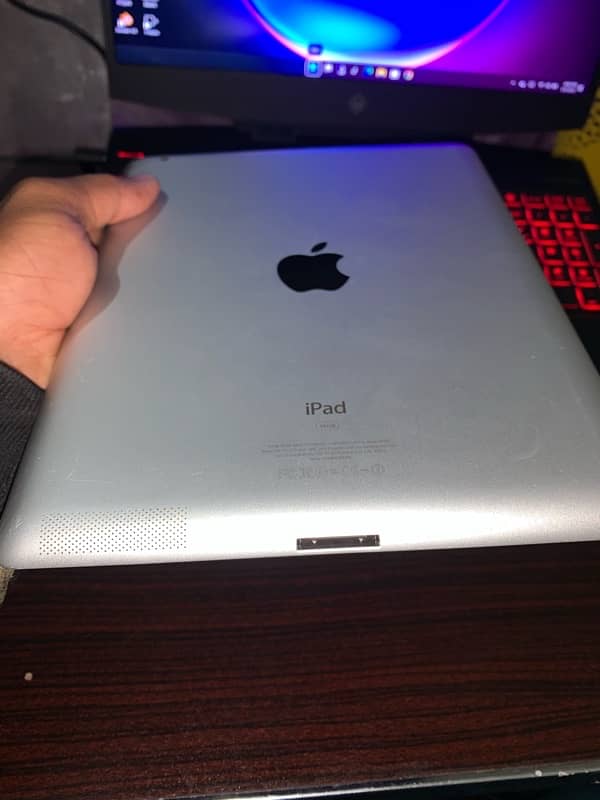 Apple ipad 2 16GB  with 1 mini ipad free 16gb 4