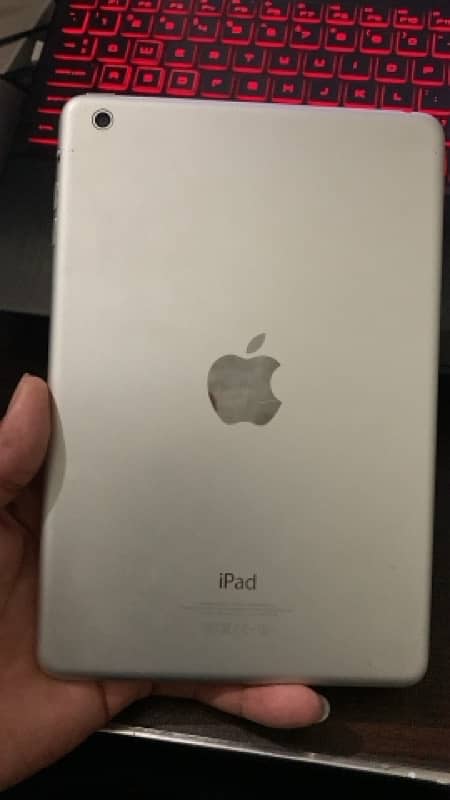 Apple ipad 2 16GB  with 1 mini ipad free 16gb 11