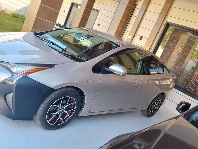 Toyota Prius 2016 1