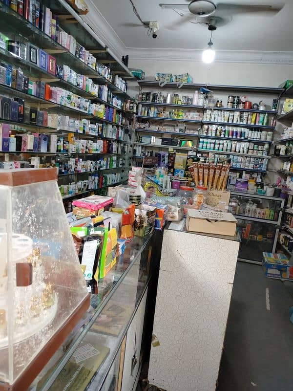 cosmetics ka saman counter k sath urgent sale 1