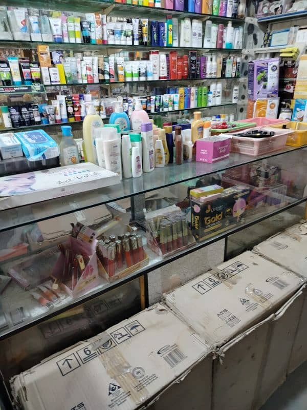 cosmetics ka saman counter k sath urgent sale 6