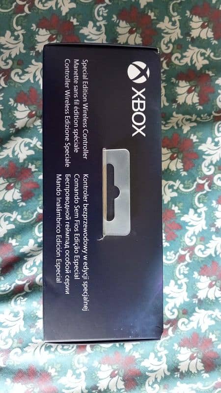 Barely 1 month used Xbox series special edition controller 1