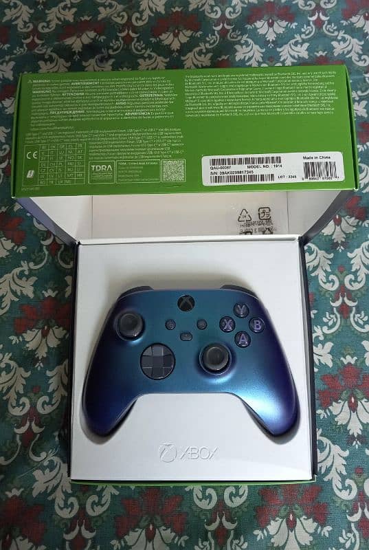 Barely 1 month used Xbox series special edition controller 4