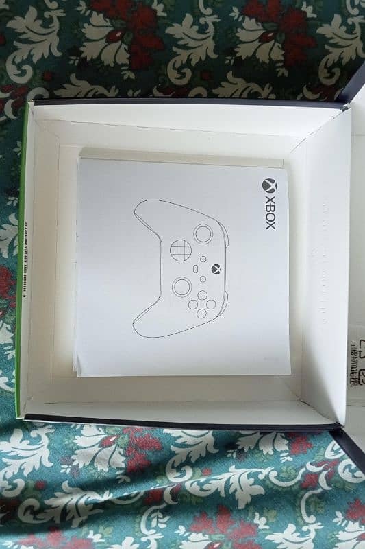 Barely 1 month used Xbox series special edition controller 9