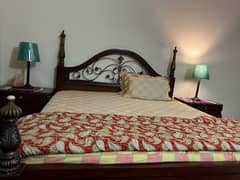 king size bed, 2 side table, dressing table