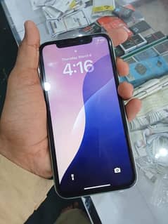 I PHONE 11 / 128GB / 10 by 10 condition Non pta