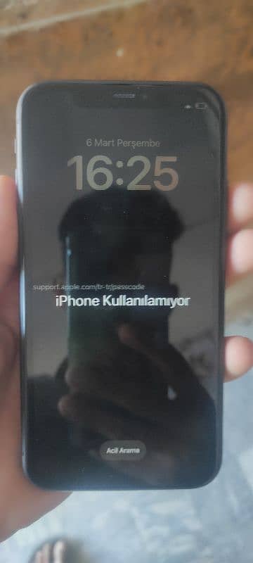 i phone 11 come from turkey icloud and pasword lock 5