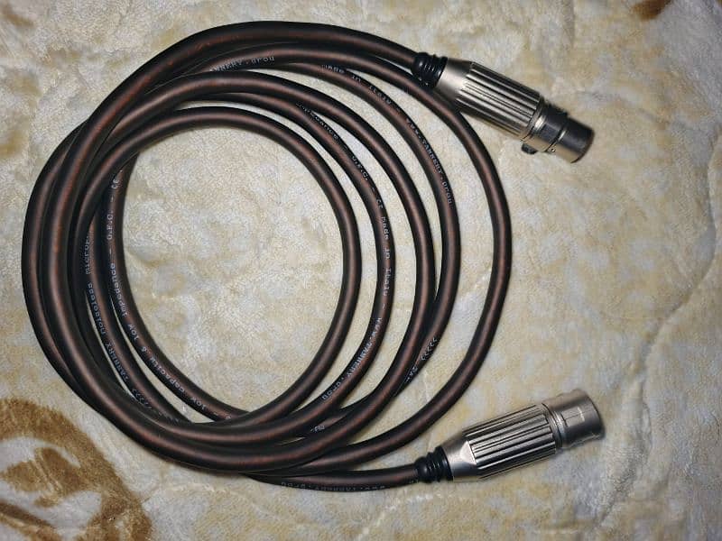 RODE Podcasting Bundle - PodMic, AI-1 Interface, Stand & XLR Cable 1