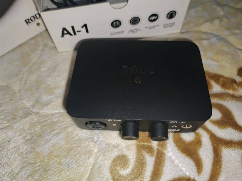 RODE Podcasting Bundle - PodMic, AI-1 Interface, Stand & XLR Cable 4