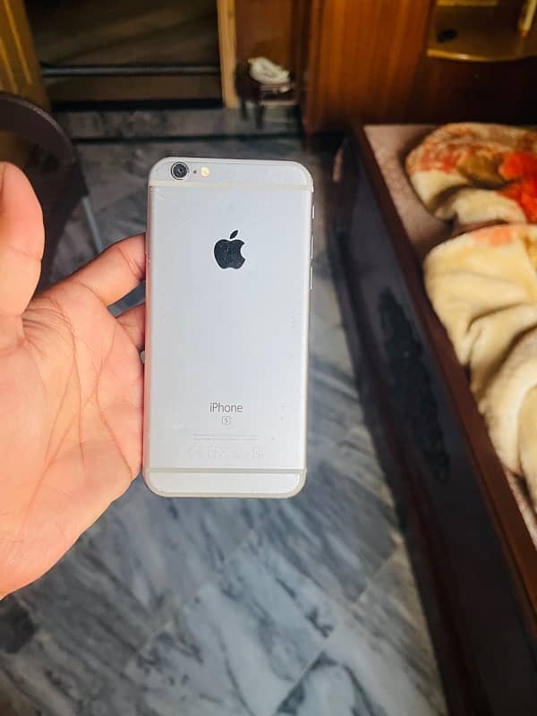 I am selling my iphones 6s pta approved 16 Gb everything is fine 1