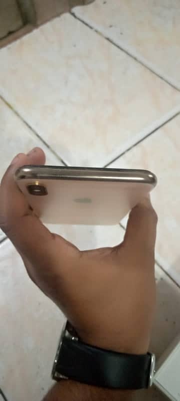 iphone xs Max 256 GB with Box Official PTA Approved 4