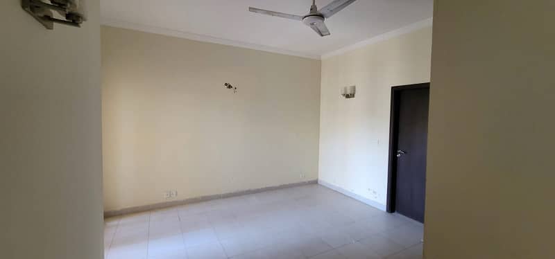 3600 Square Feet 04 Bedrooms Drawing Dinning Front of Masjid Bahria Apartment for Sale 4