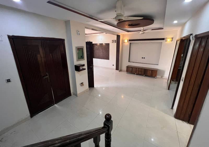 5 Marla House For Sale In sector d bb block Bahria Lahore 2