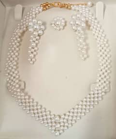 White Pearl necles