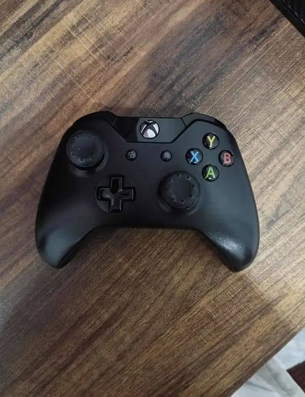 X box one | 500 GB | wireless controller 2