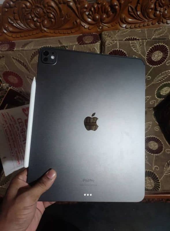 ipad pro M4 13 inches With Full Box urgent Sale 0