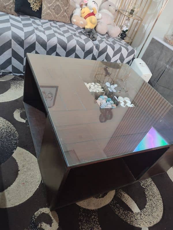 Center table in Good condition  CBR TOWN 2