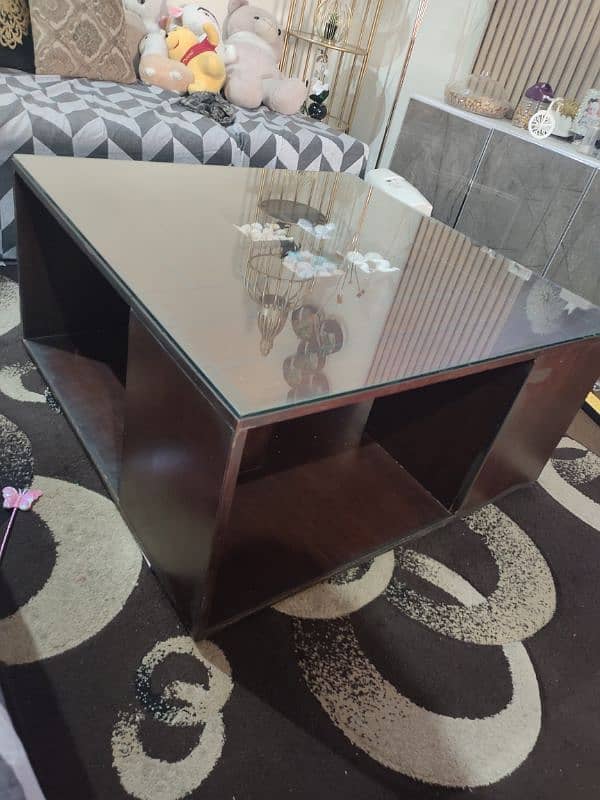 Center table in Good condition  CBR TOWN 4