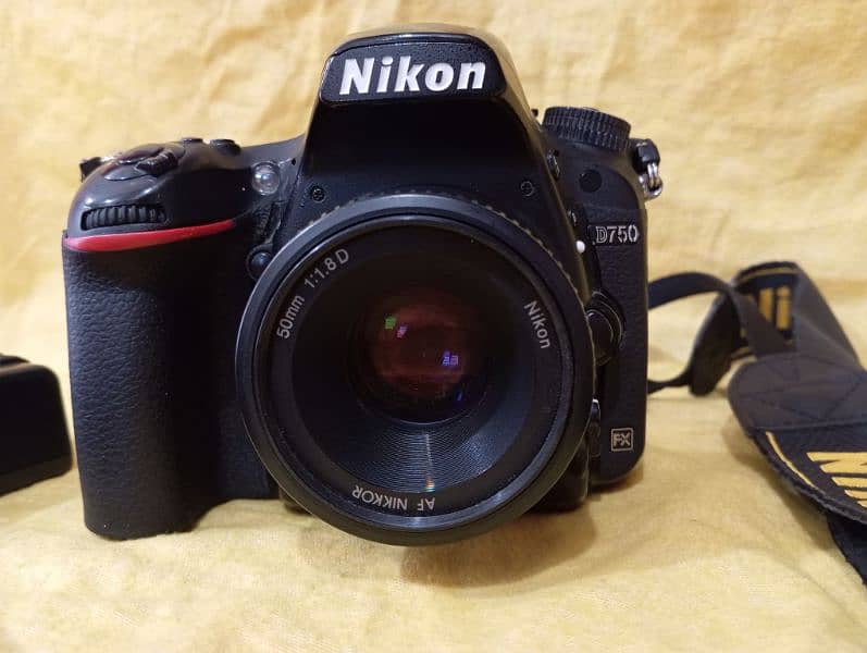 nikon 750. o3o66o64669 0