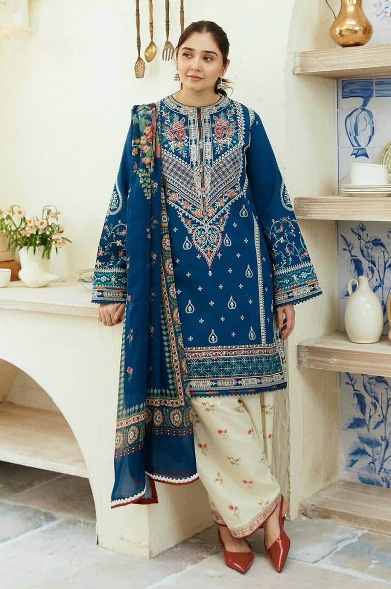 Lawn Elegant 3 Pcs Unstitched Women's Embroidery Suit for Any Occasion 17