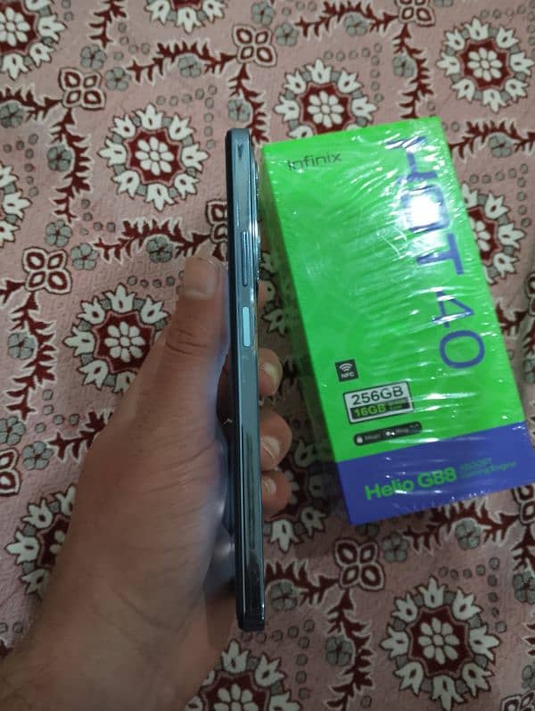 infinix hot 40 8+8/256Gb Full box in waranty 5