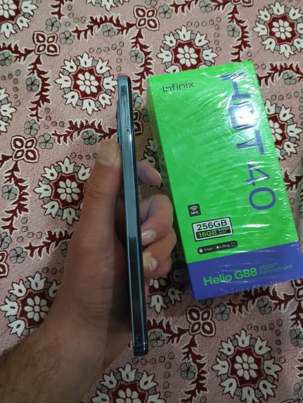 infinix hot 40 8+8/256Gb Full box in waranty 6