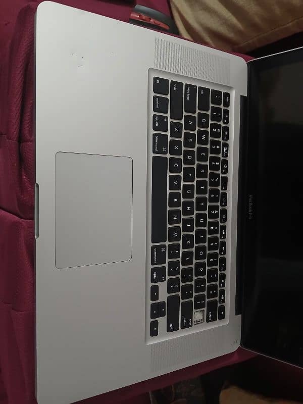 Macbook Pro core i7 Quad Core  15 inch Display FHD 2