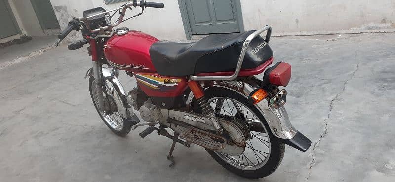 CD 70 Motorcycle 1