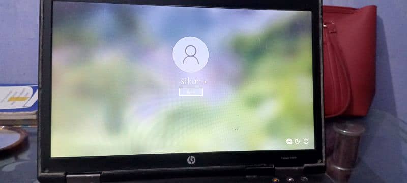 HP laptop prebook 6460b ok condition hai bilkul bas bettry change hogi 6