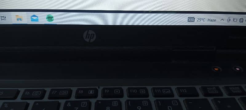 HP laptop prebook 6460b ok condition hai bilkul bas bettry change hogi 9