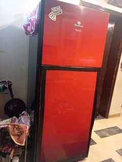 A Larg size Dowlance Frige for sale very good and new model for sale