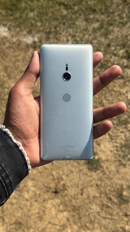 Sony Xperia XZ3 1