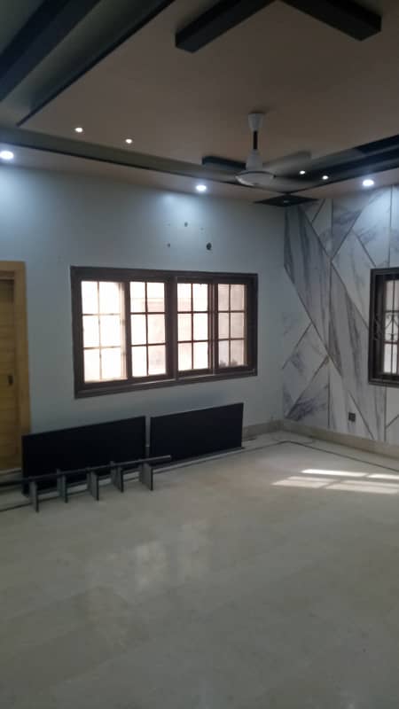 FOR RENT COMMERCIAL USE 400 yards Ground Floor with Roof AND First Floor with Roof IDEAL FOR SOFTWARE HOUSE / Multinational Company Location Gulshan Iqbal Near Gulshan chowrangi 1