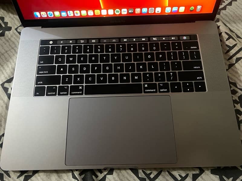 Macbook 2017 touchbar 15inches 16:512 6