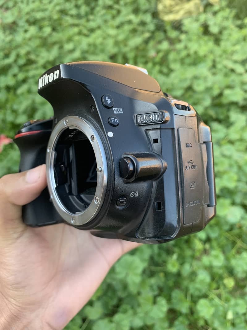 Nikon D5300 with 18-55mm Kit Lens 10