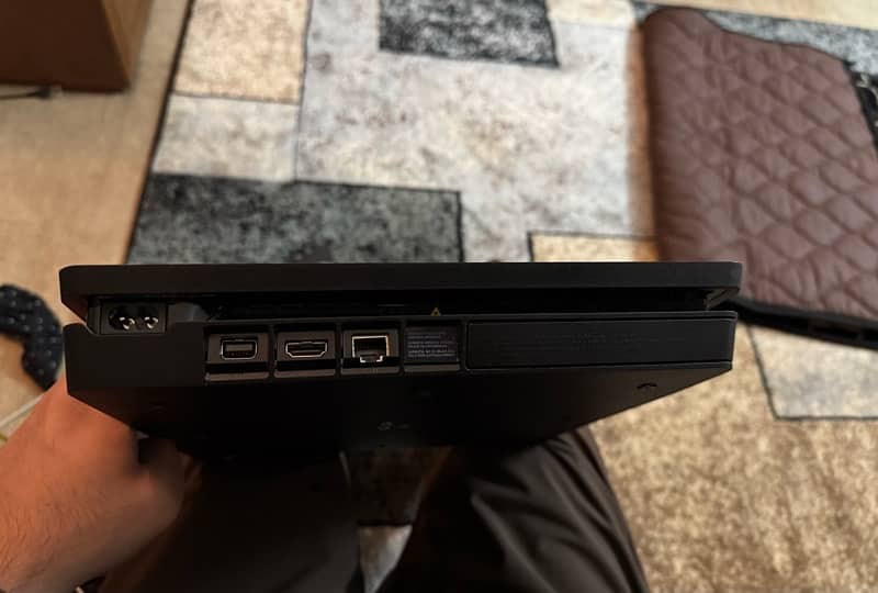 PS4 Slim 1-TB with 10 games offline id (non jailbreak) 1