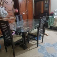 Dining Table with 5 chairs for sale  condition 10/8