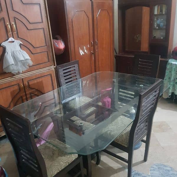 Dining Table with 5 chairs for sale  condition 10/8 2