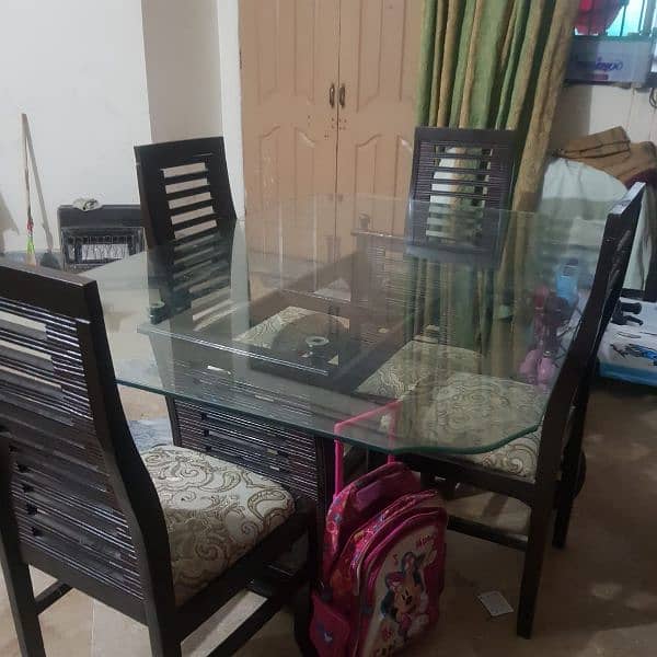 Dining Table with 5 chairs for sale  condition 10/8 3