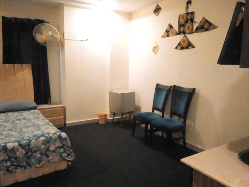 Studio apartments phr day short time available 1