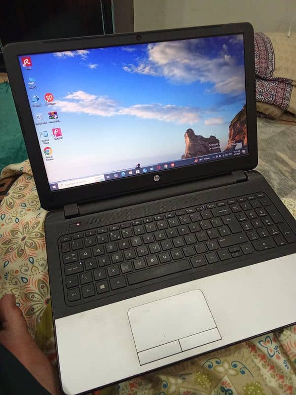 Hp Laptop 350 G1 For Sale 0