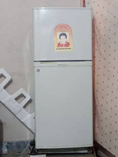 Dawlance fridge he 10-15 years old